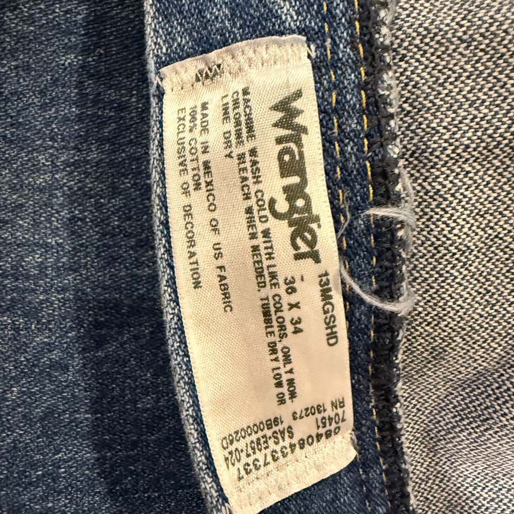 Wrangler Blue Relaxed Fit Jeans Timeless Style - Picture 9 of 9